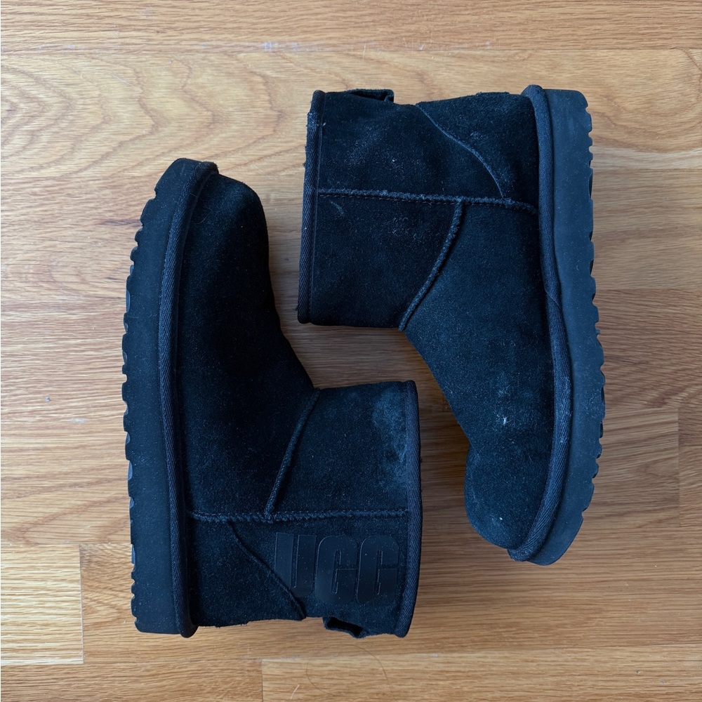 Black Ugg boots